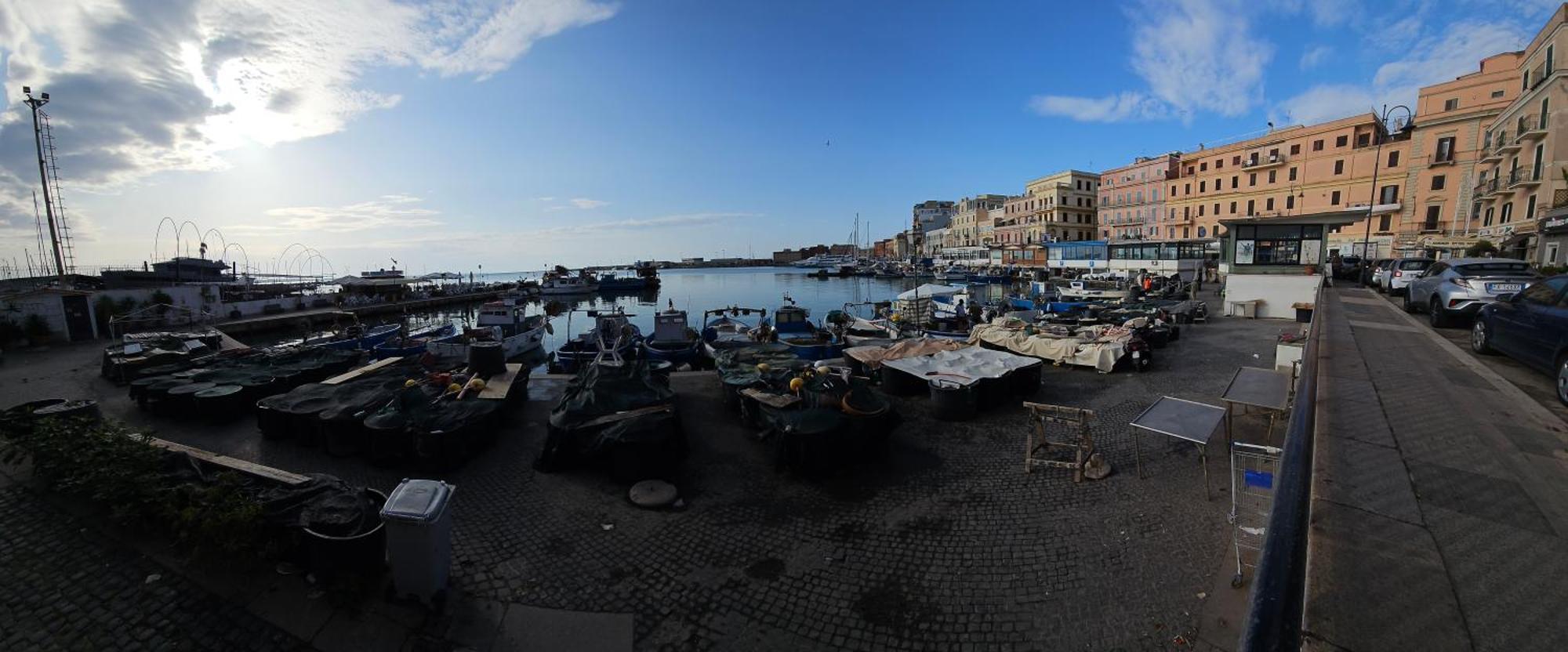 Terrazza A Nettuno E Chiesa Giubilare Santa Maria Goretti Exterior photo